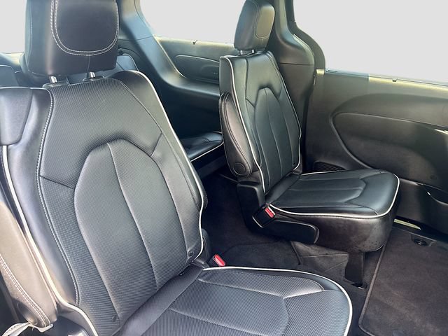 Used 2024 Chrysler Pacifica Limited w/ Uconnect Theater Family Group AWD/4WD image 31
