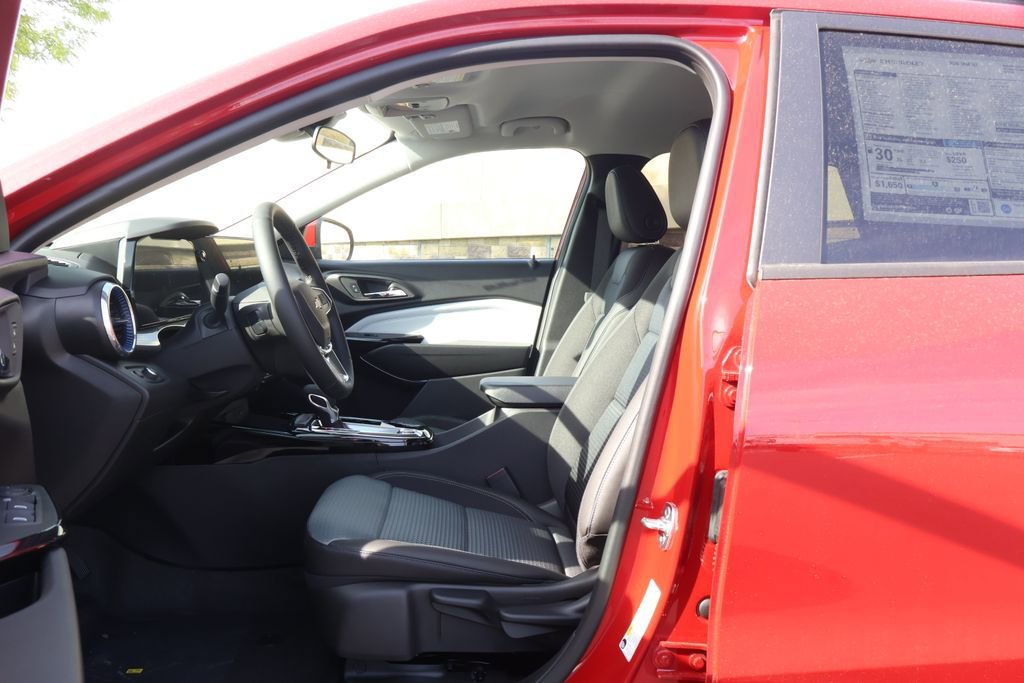 New 2026 Chevrolet Trax LT w/ Driver Confidence Package FWD image 14