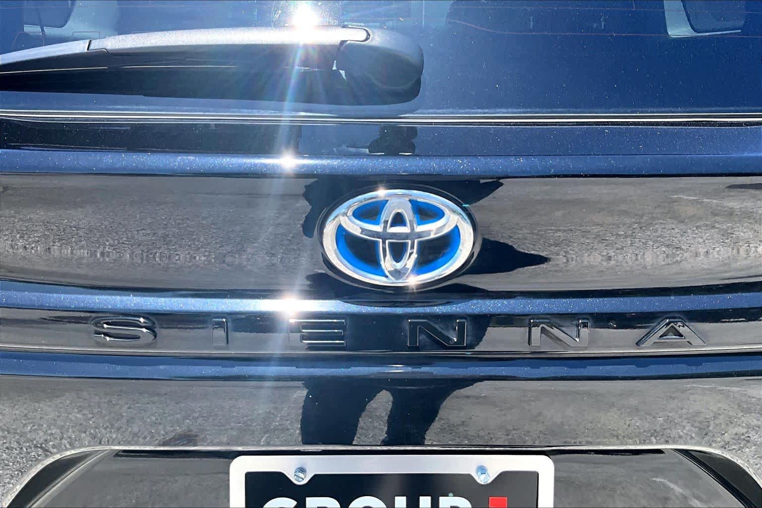 Used 2024 Toyota Sienna XSE w/ XSE Plus Package AWD/4WD image 31