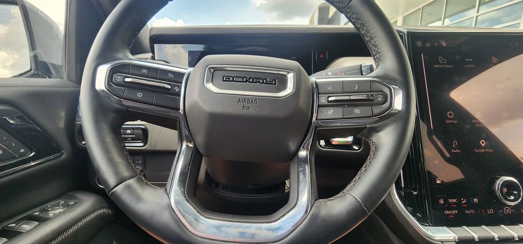 Used 2025 GMC Yukon XL Denali RWD image 30