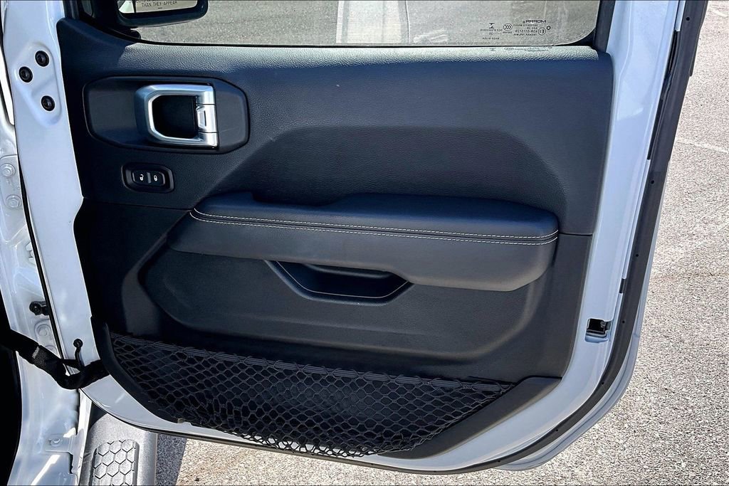 Used 2020 Jeep Wrangler Unlimited Sahara image 24