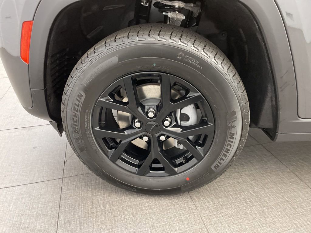 New 2026 Jeep Grand Cherokee Altitude image 8