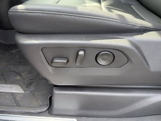 Certified 2025 Chevrolet Silverado 3500 LTZ w/ LTZ Premium Package AWD/4WD image 22