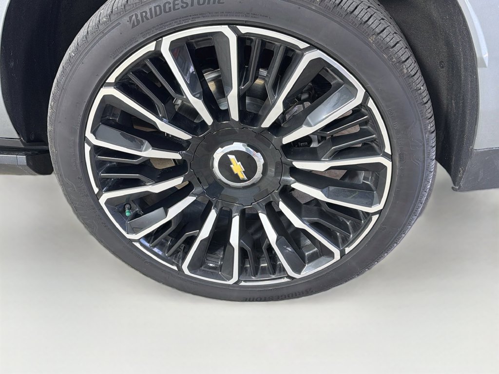Used 2026 Chevrolet Suburban High Country AWD/4WD image 32