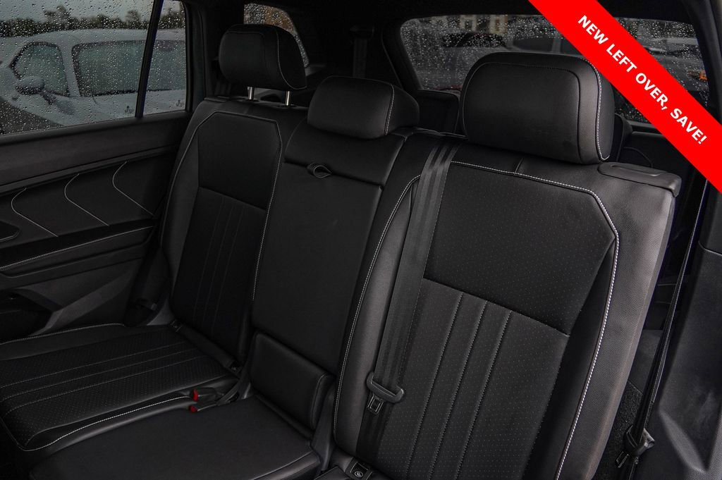 Used 2024 Volkswagen Tiguan SE R-Line image 27