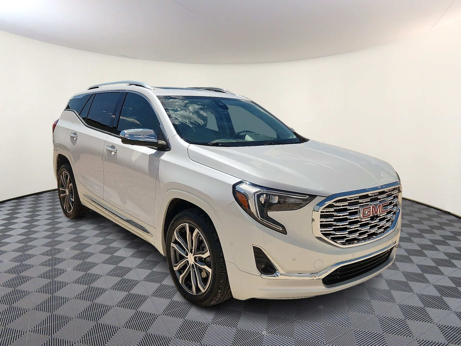 Used 2020 GMC Terrain Denali w/ Denali Premium Package FWD image 6