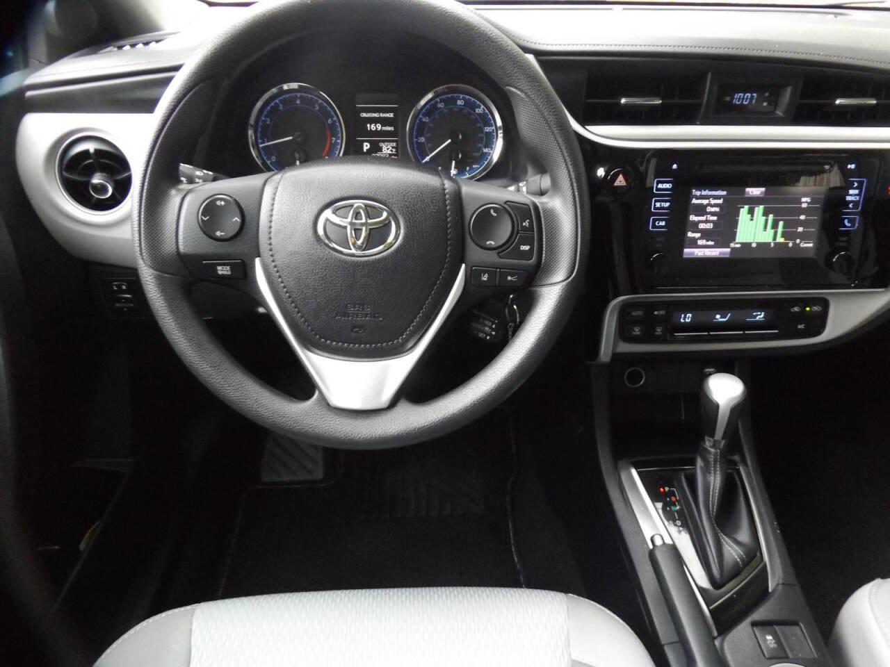 Used 2017 Toyota Corolla LE image 13