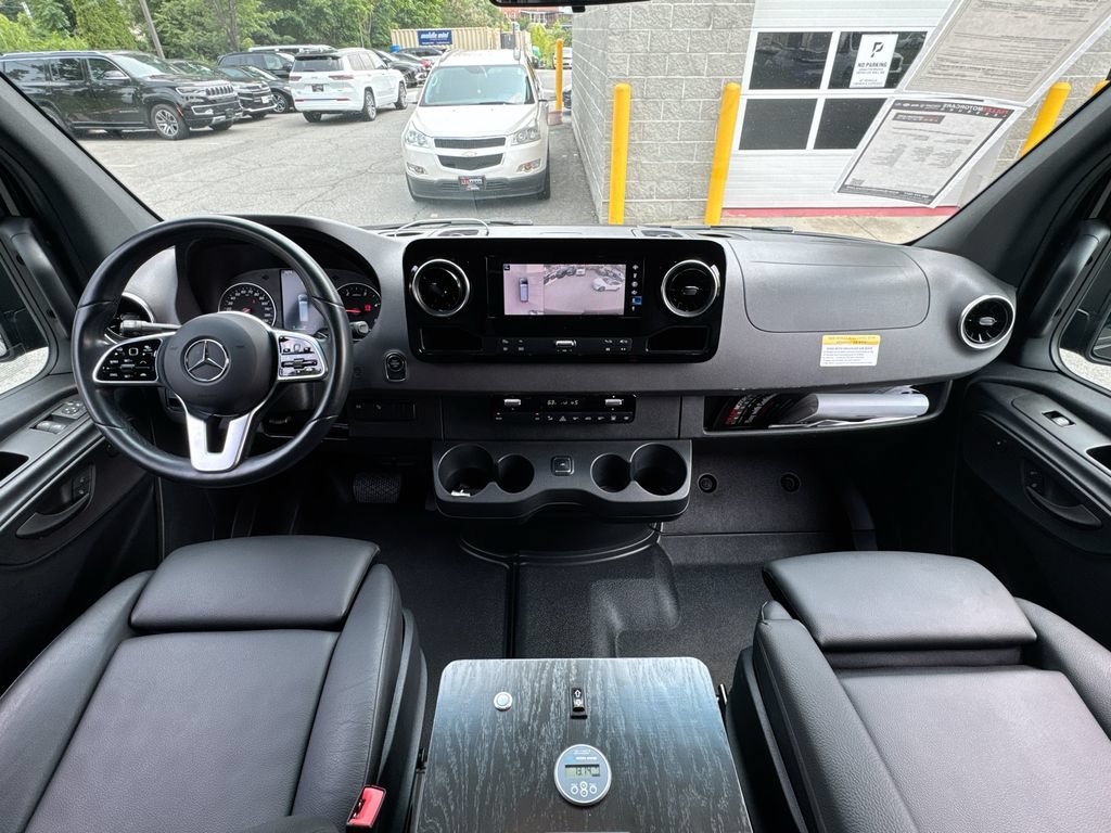 Used 2022 Mercedes-Benz Sprinter 2500 image 32