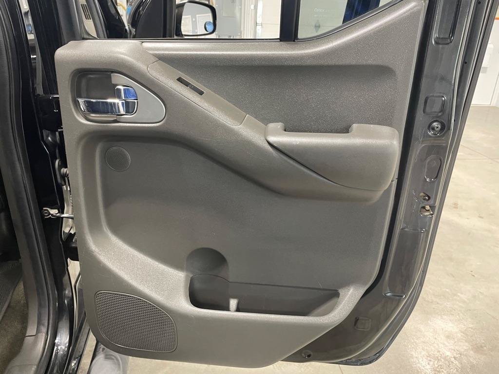 Used 2015 Nissan Frontier PRO-4X AWD/4WD image 21