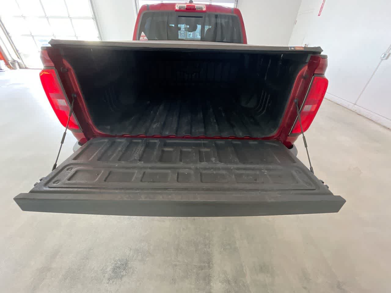 Used 2021 Chevrolet Colorado Z71 w/ Safety Package AWD/4WD image 23