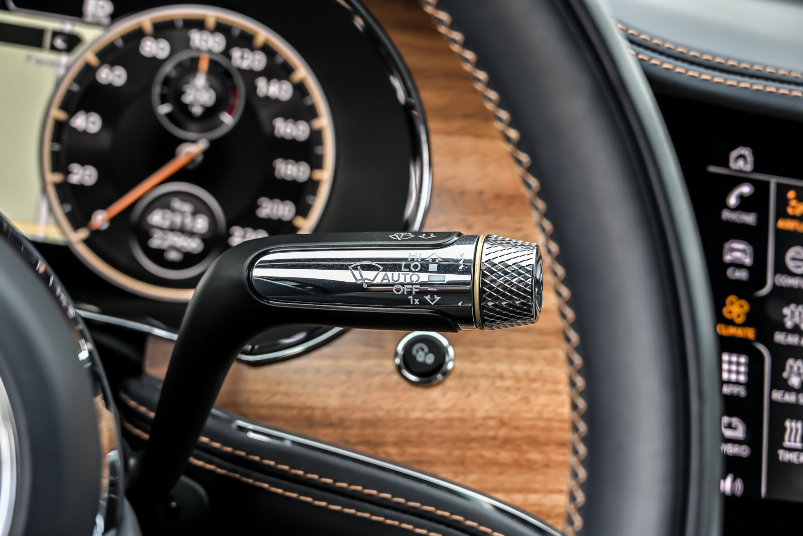 Certified 2023 Bentley Flying Spur Plug-In Hybrid AWD/4WD image 35