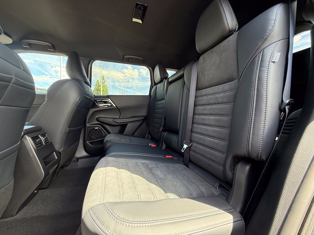 New 2026 Mitsubishi Outlander LE FWD image 35