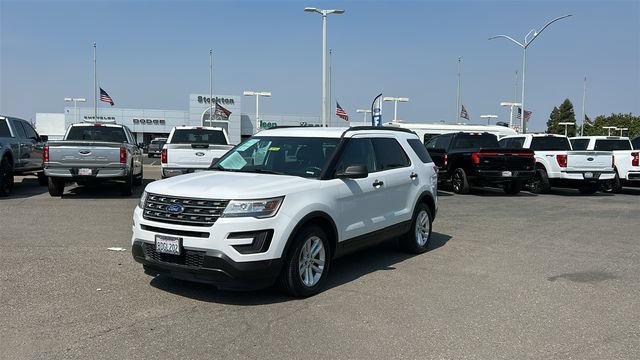 Certified 2017 Ford Explorer FWD image 8