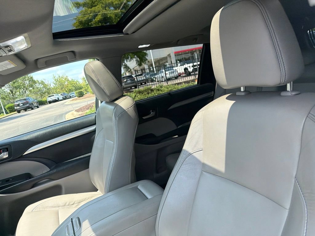 Used 2018 Toyota Highlander XLE AWD/4WD image 10