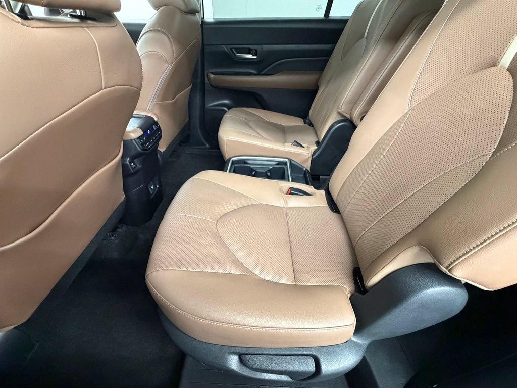 Certified 2024 Toyota Grand Highlander AWD image 39