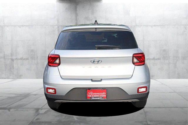 Used 2021 Hyundai Venue SE FWD image 6
