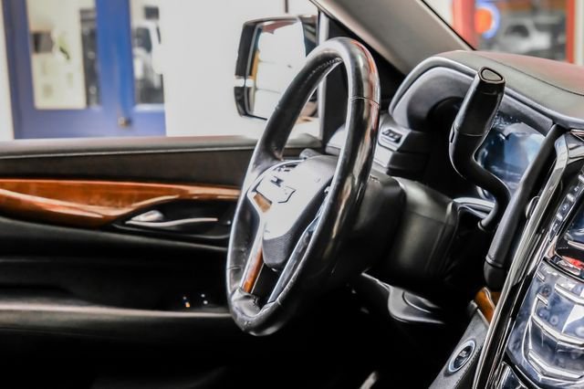 Used 2018 Cadillac Escalade ESV Premium Luxury AWD/4WD image 15