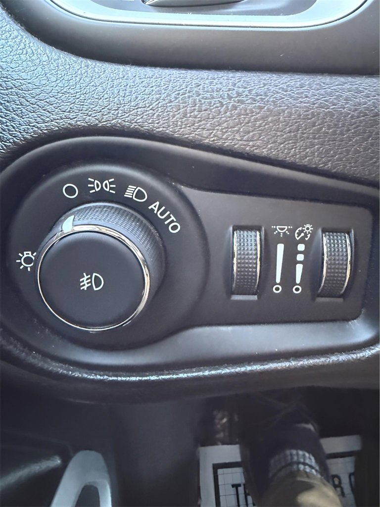 Used 2020 Jeep Renegade Latitude image 20