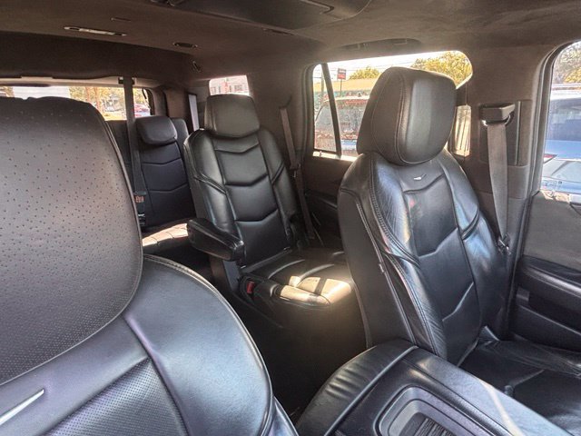 Used 2018 Cadillac Escalade Platinum RWD image 17