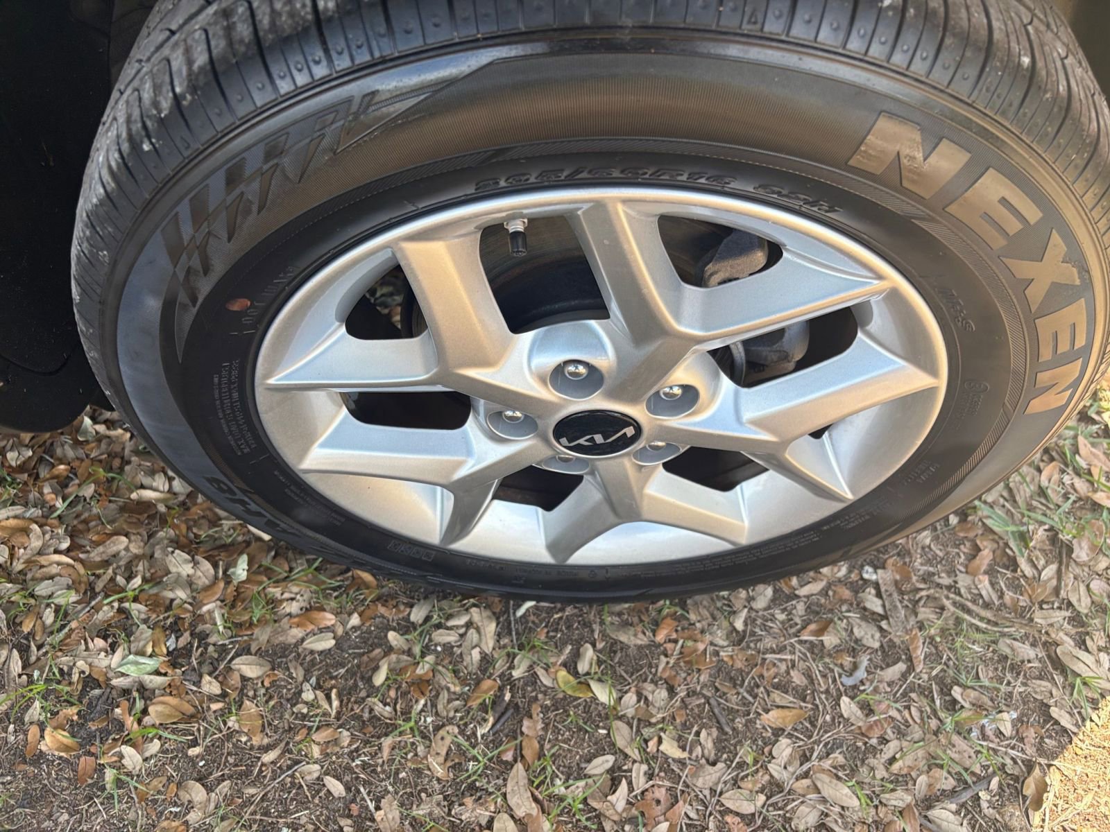 Used 2025 Kia Soul LX w/ LX Technology Package FWD image 30