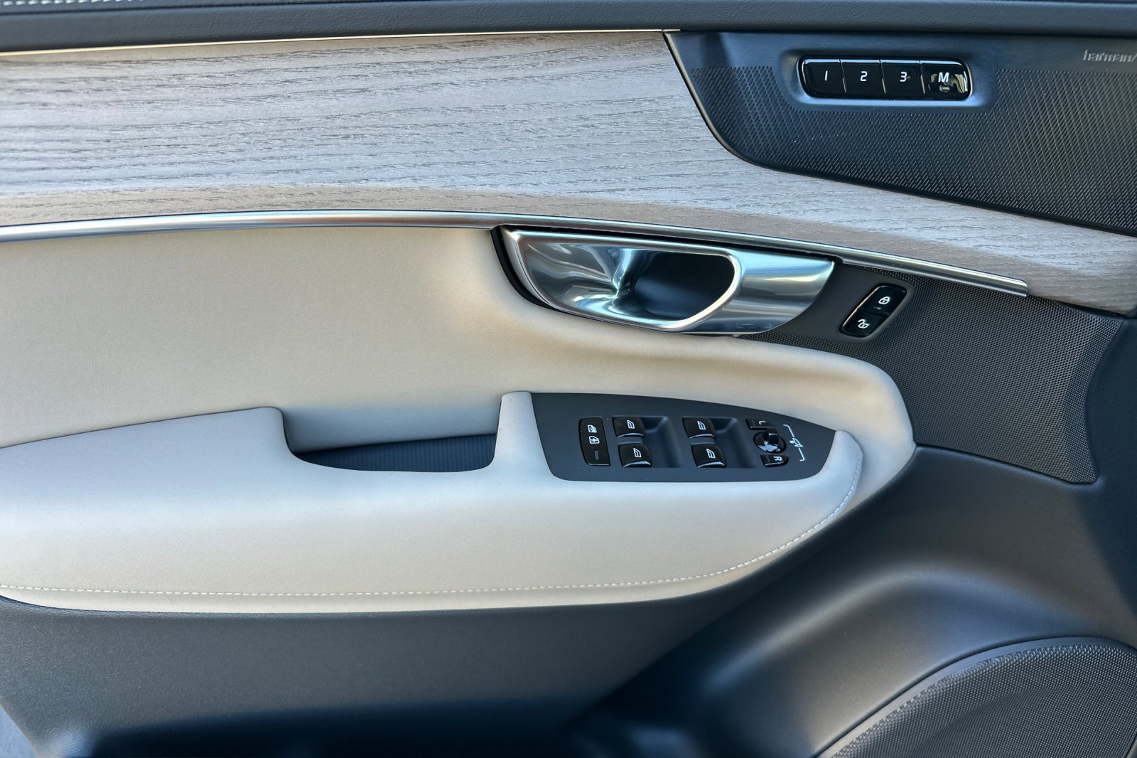 New 2026 Volvo XC90 B5 Plus AWD/4WD image 9