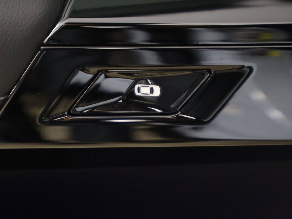 Used 2025 BMW i7 xDrive60 w/ Premium Package image 39