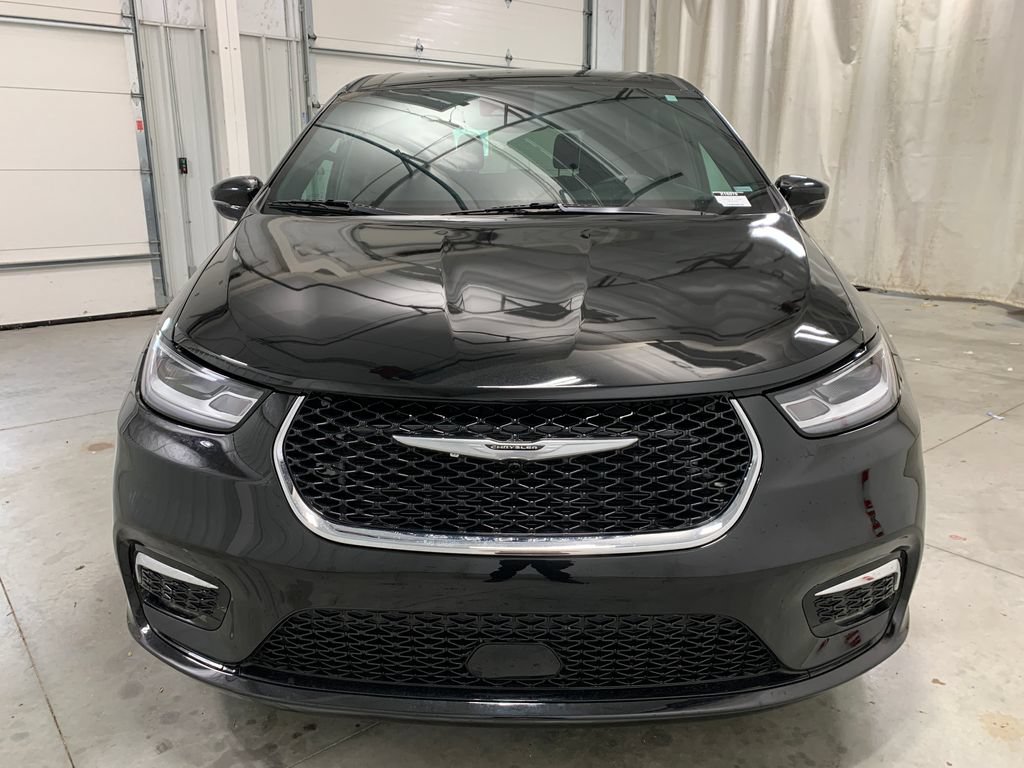 Used 2025 Chrysler Pacifica Select FWD image 15