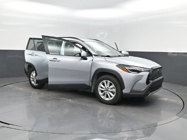 Used 2024 Toyota Corolla Cross LE FWD image 35
