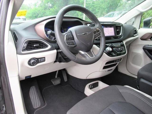 Certified 2023 Chrysler Voyager LX FWD image 16