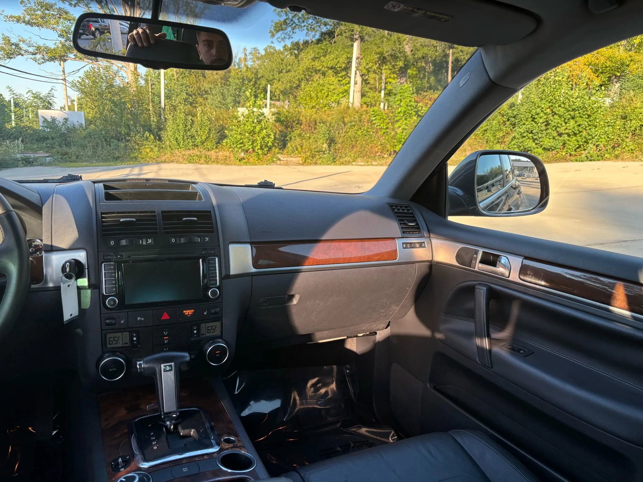 Used 2009 Volkswagen Touareg VR6 image 24