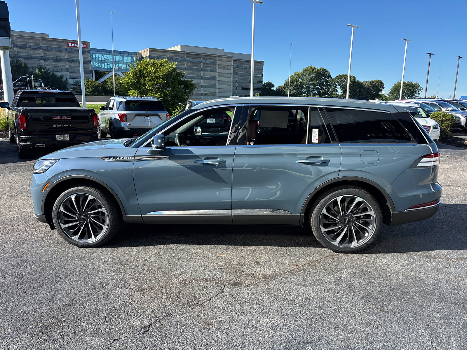 New 2026 Lincoln Aviator Reserve w/ Illumination Package AWD/4WD image 4