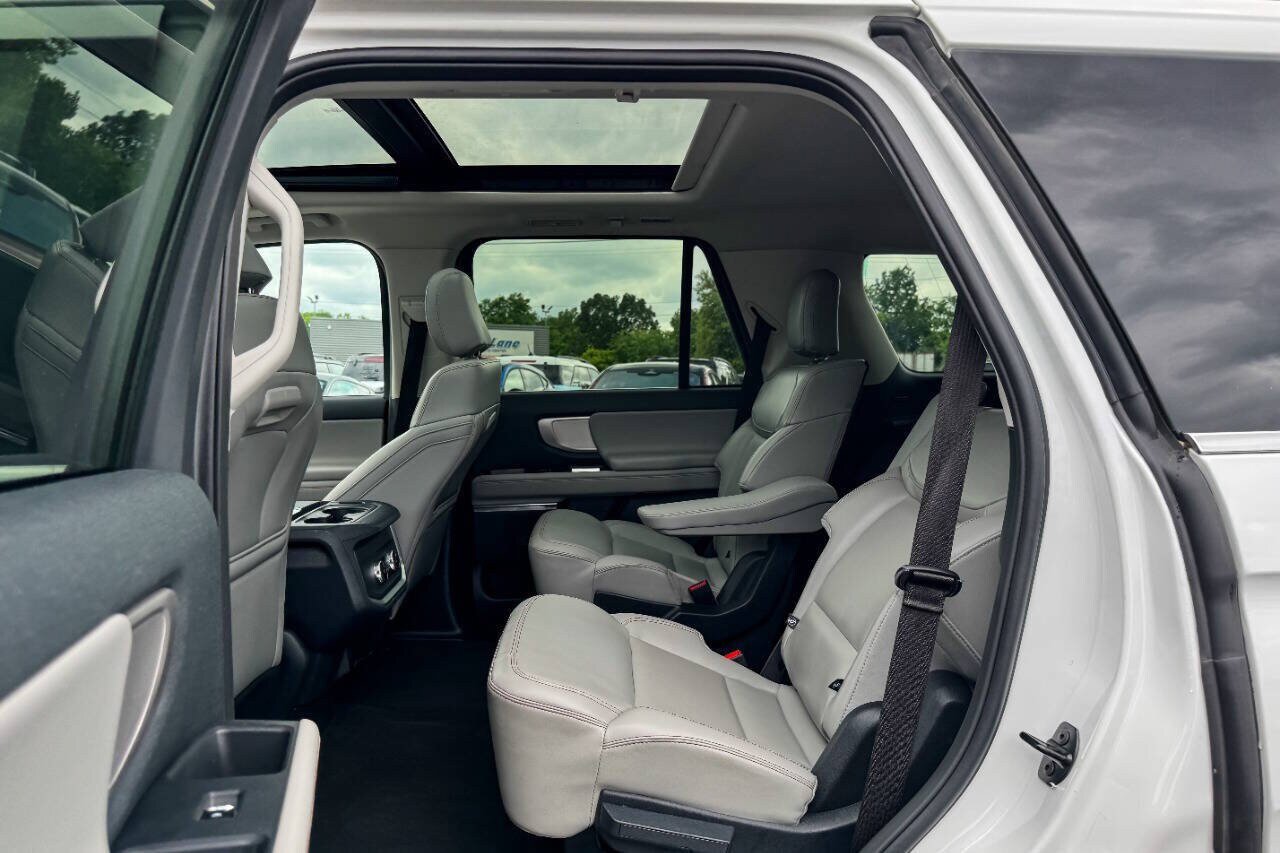 Used 2025 Ford Expedition Active AWD/4WD image 23