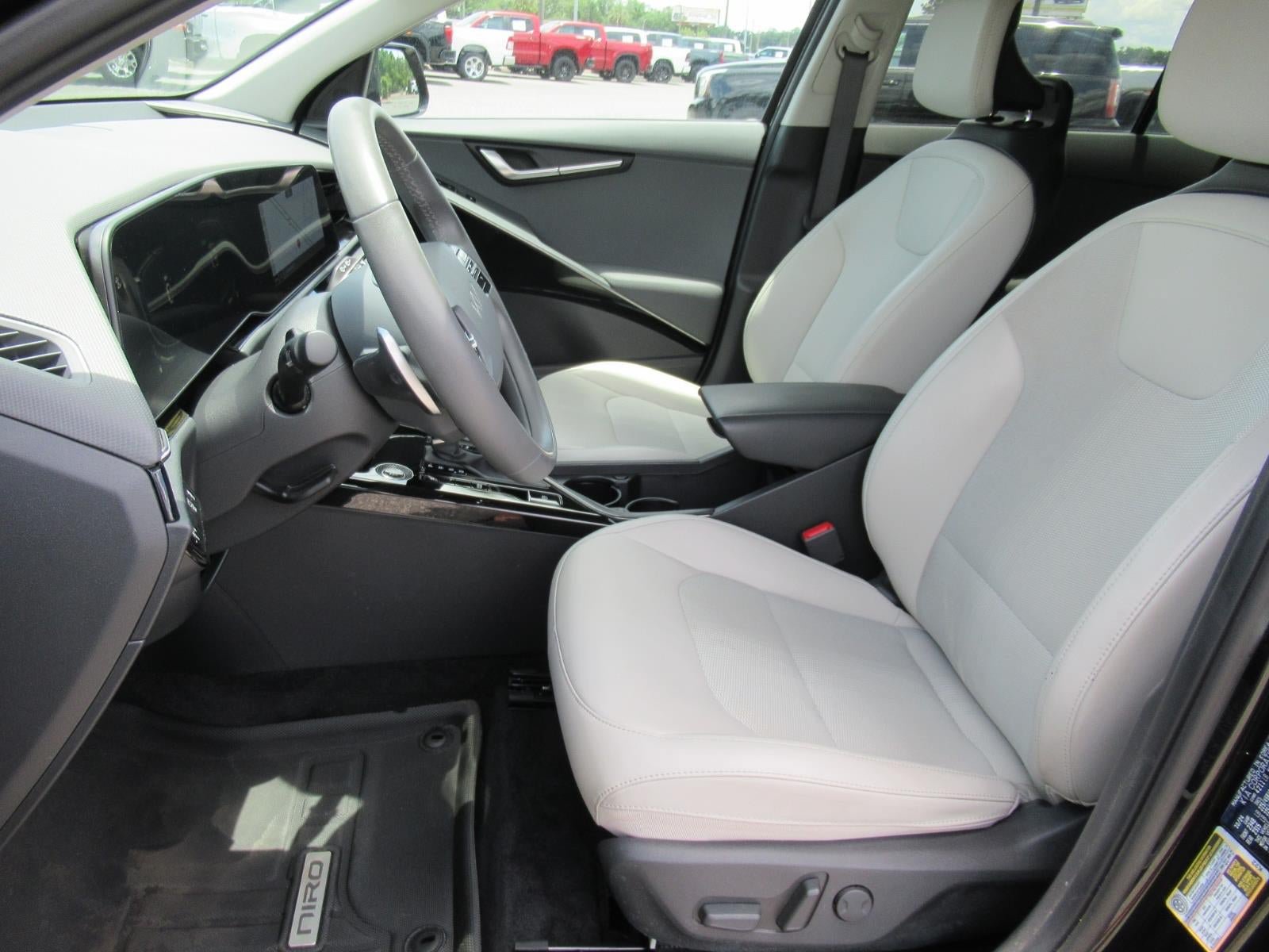 Used 2025 Kia Niro EX Touring FWD image 22