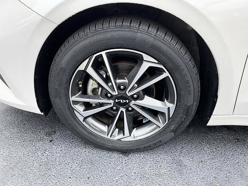 Used 2023 Kia Forte LXS FWD image 8