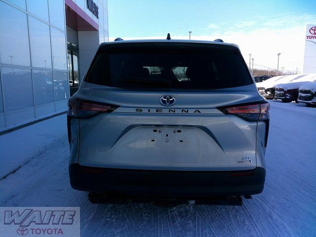 Used 2021 Toyota Sienna XLE w/ XLE Plus Package image 3