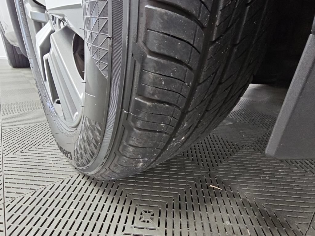 Used 2025 Nissan Pathfinder SL FWD image 47