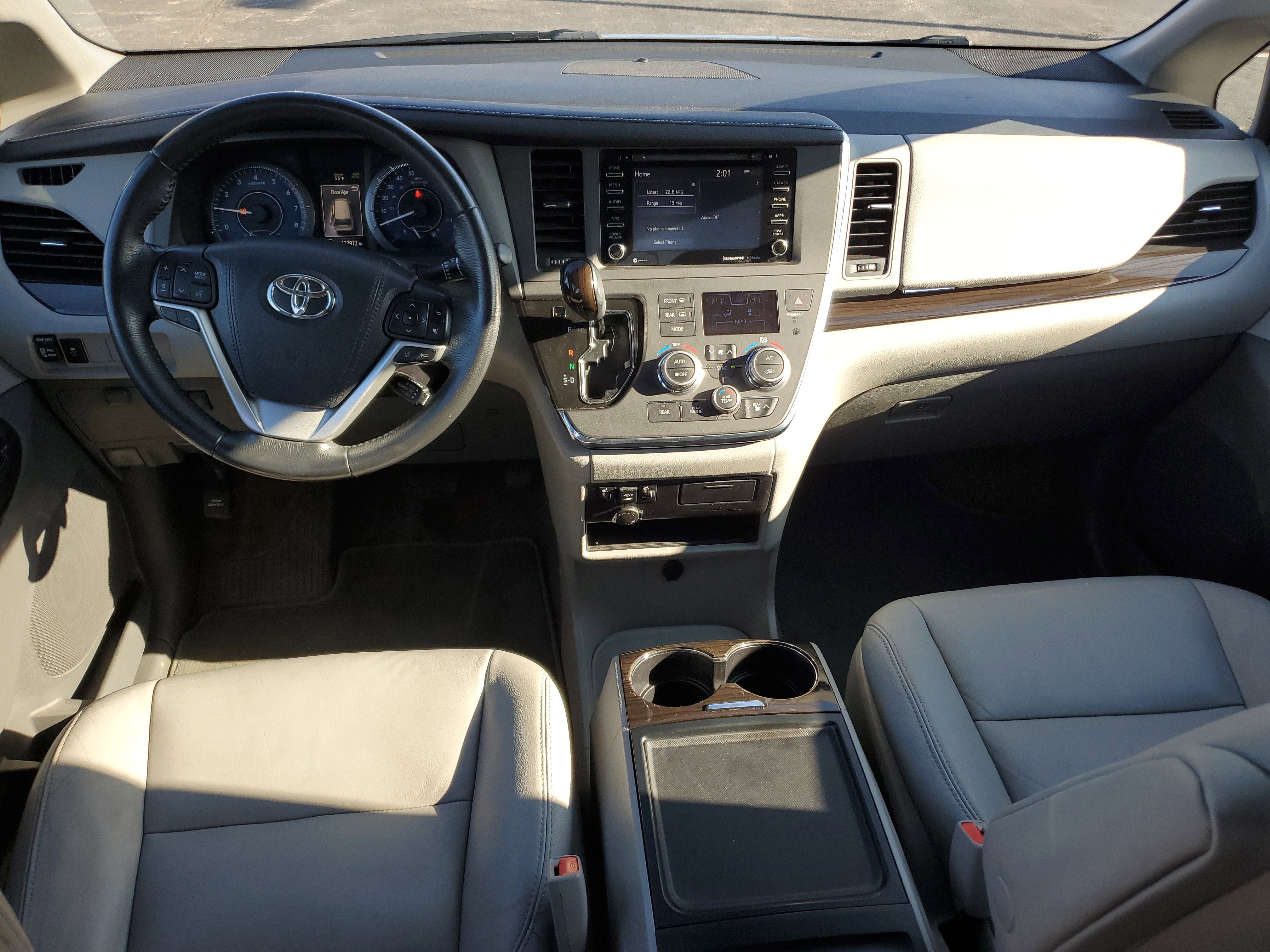 Used 2018 Toyota Sienna XLE image 12