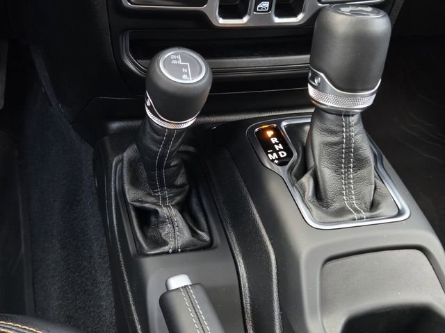 Used 2025 Jeep Wrangler Sahara image 14