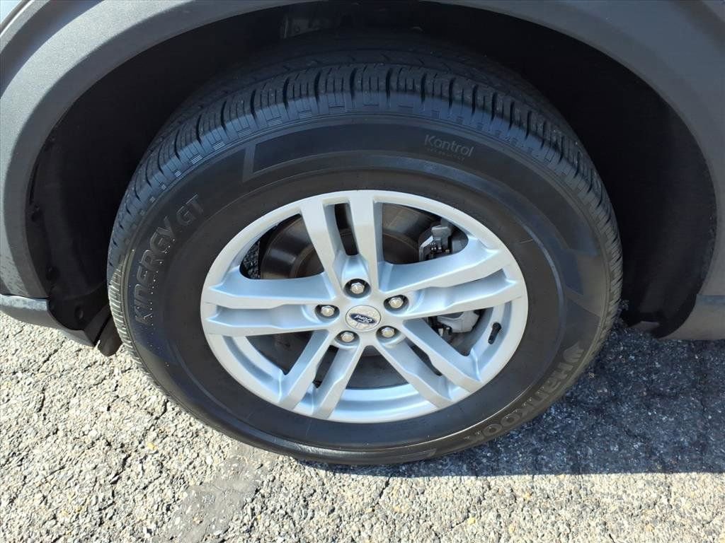 Used 2023 Ford Explorer XLT image 9