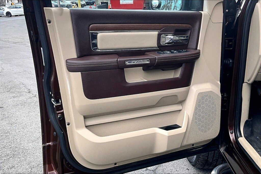 Used 2015 RAM 1500 Laramie w/ Convenience Group image 13