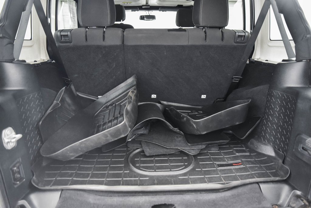 Used 2016 Jeep Wrangler Unlimited Sahara w/ Connectivity Group image 12