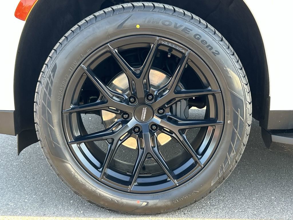 Used 2022 GMC Yukon SLT w/ SLT Premium Package image 34