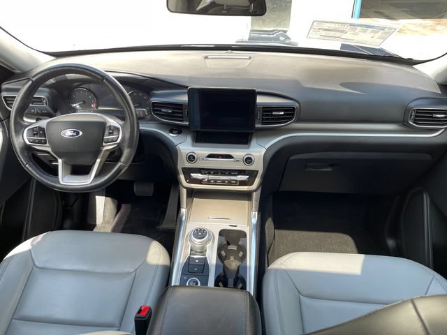 Used 2021 Ford Explorer XLT w/ Equipment Group 202A AWD/4WD image 38