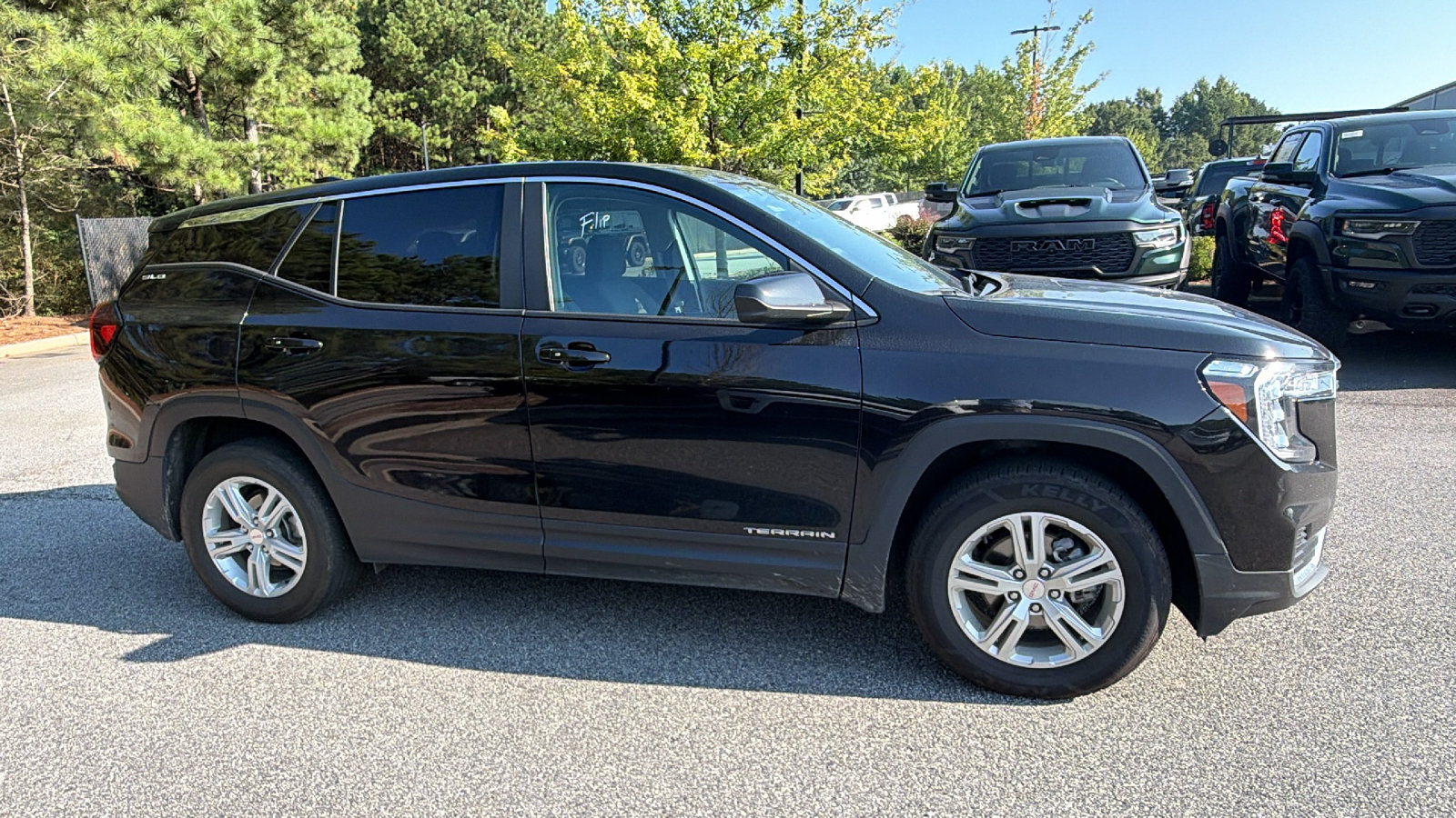 Used 2024 GMC Terrain SLE AWD/4WD image 7