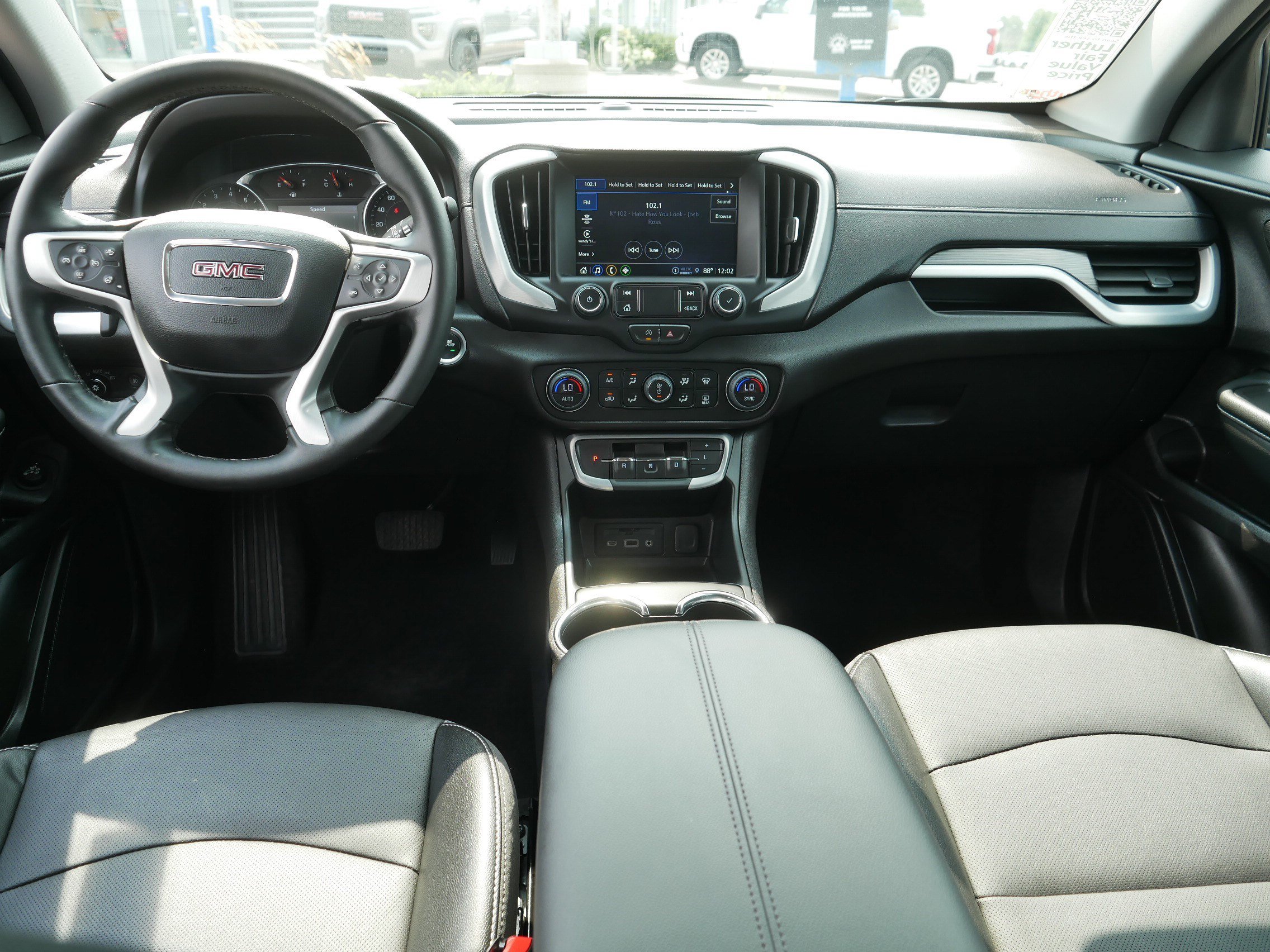Used 2024 GMC Terrain SLT w/ Elevation Edition AWD/4WD image 10