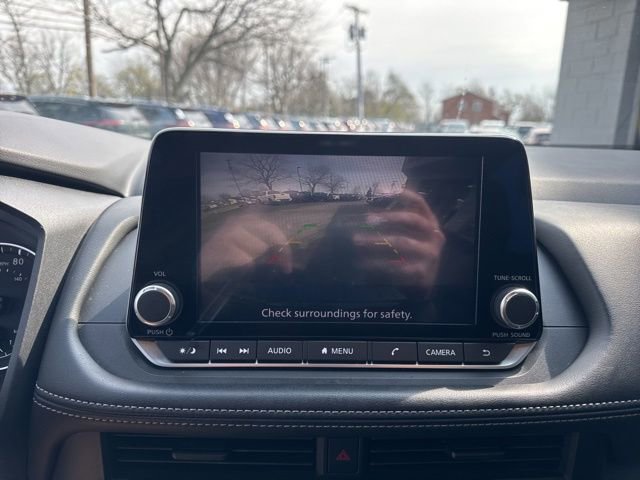 Used 2024 Nissan Rogue S image 15