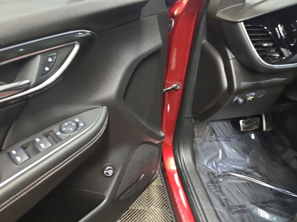 Used 2022 Buick Envision Essence w/ Sport Touring Package AWD/4WD image 28