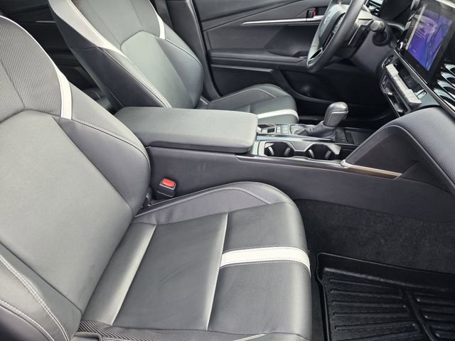 Used 2025 Toyota Camry SE image 10
