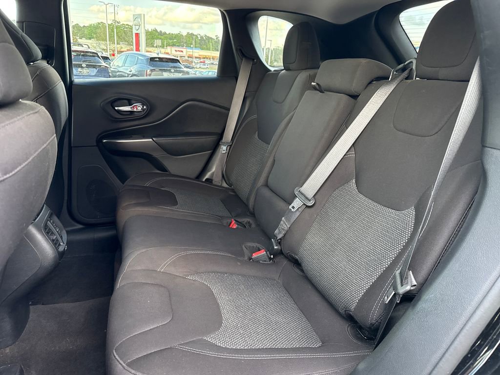 Used 2020 Jeep Cherokee Latitude image 22