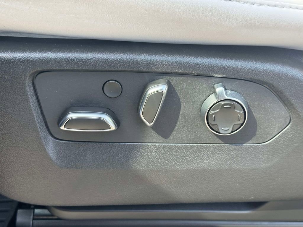 Used 2025 Cadillac Escalade Sport Platinum w/ LPO, Floor Liner Package AWD/4WD image 18